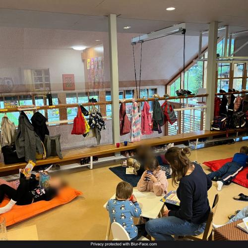 Kinder beim Lesen