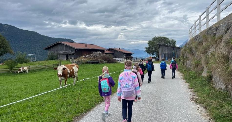 Kinder beim Wandern